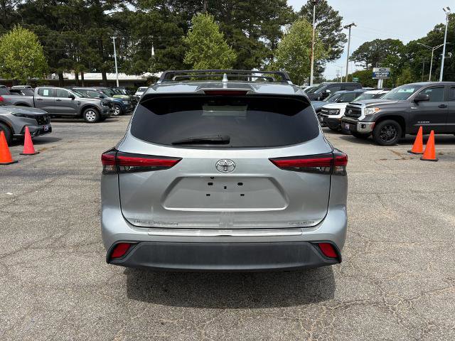 Used 2020 Toyota Highlander XLE AWD/4WD image 6