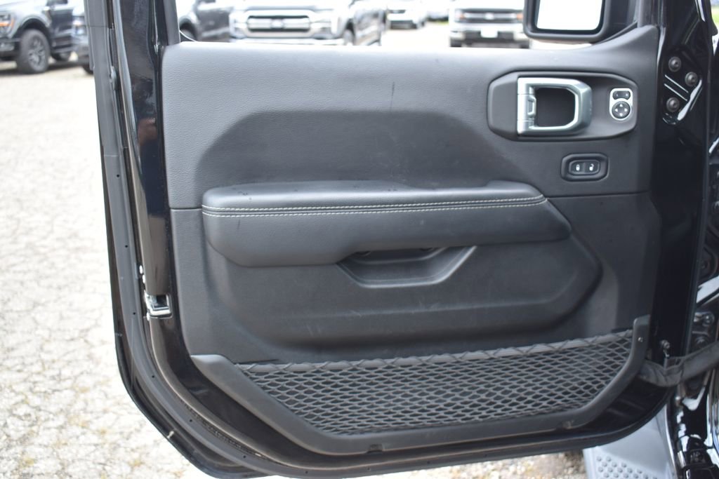Used 2022 Jeep Wrangler Unlimited Sahara w/ Cold Weather Group AWD/4WD image 9