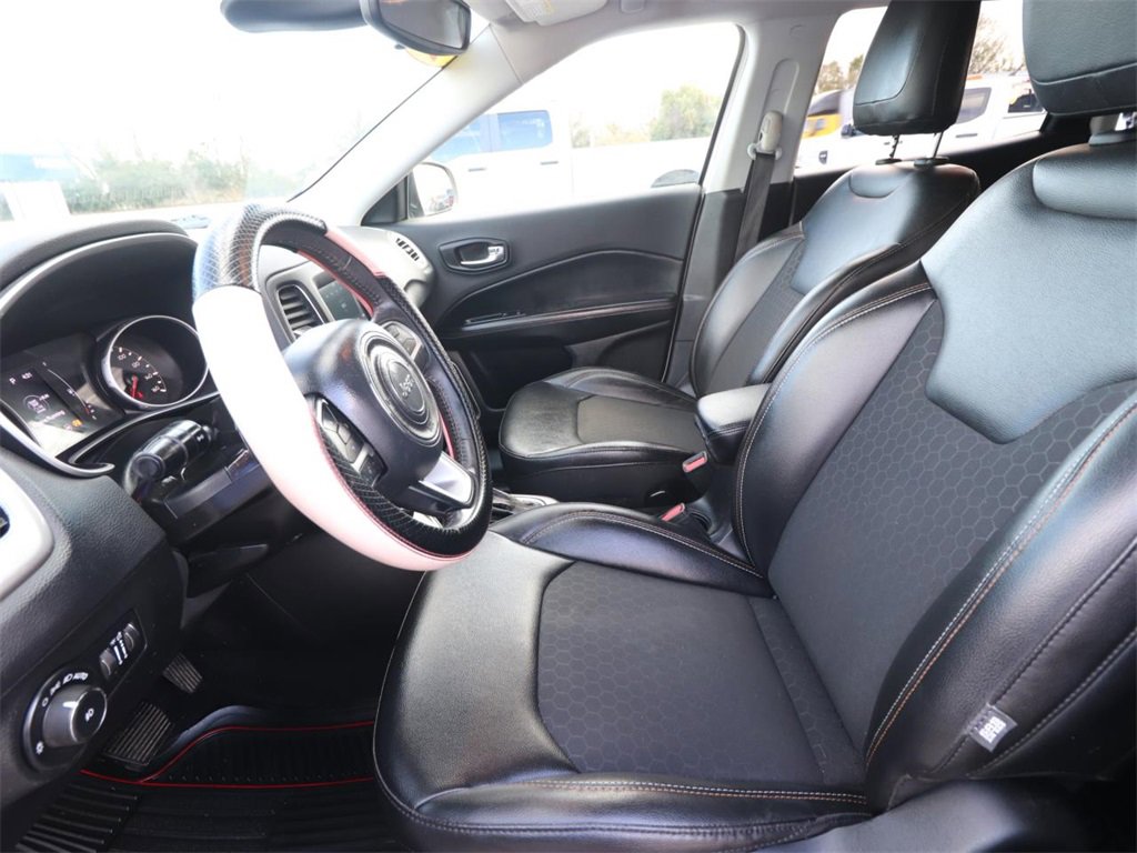 Used 2019 Jeep Compass Latitude image 2