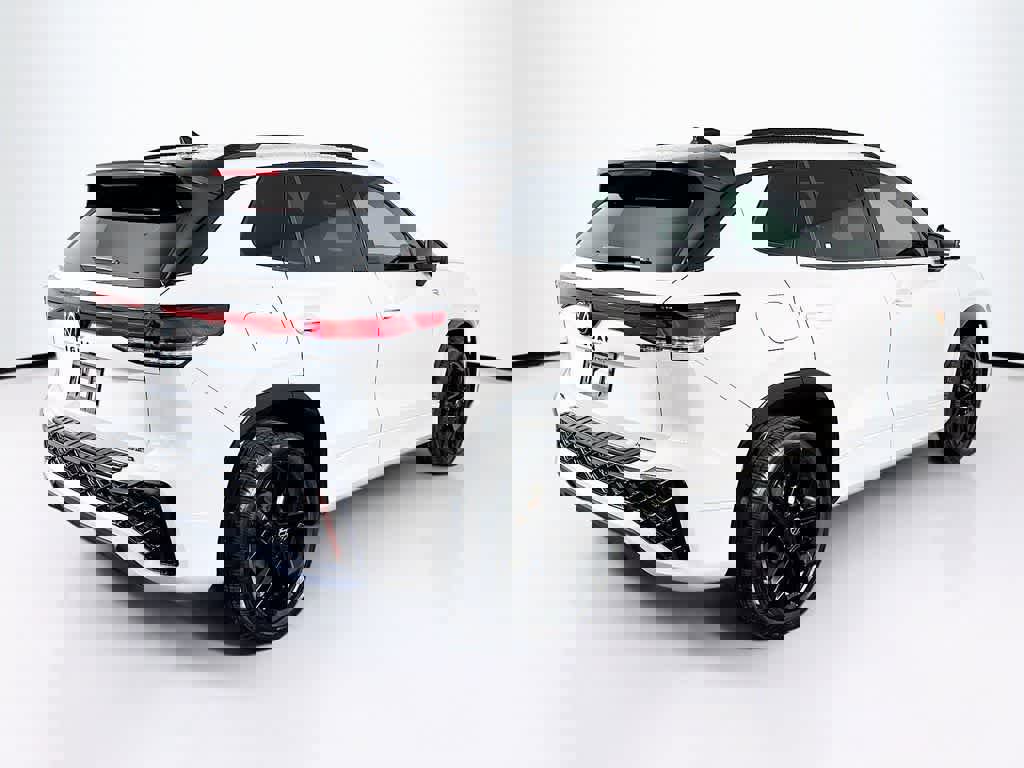 Used 2025 Volkswagen Tiguan SE R-Line image 25