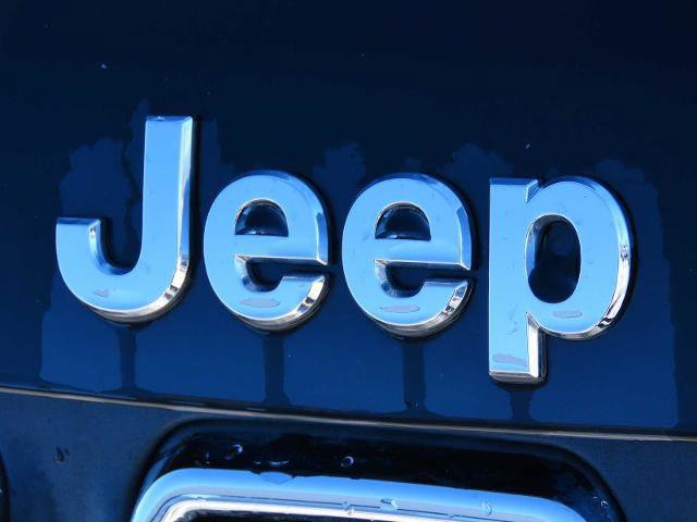 Used 2024 Jeep Compass Latitude image 11