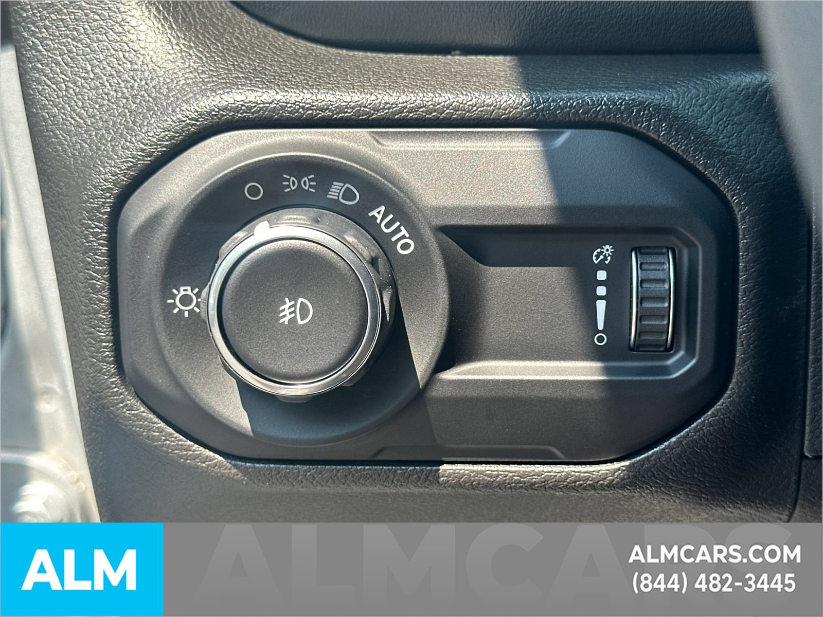 Used 2023 Jeep Wrangler Unlimited Sahara AWD/4WD image 36