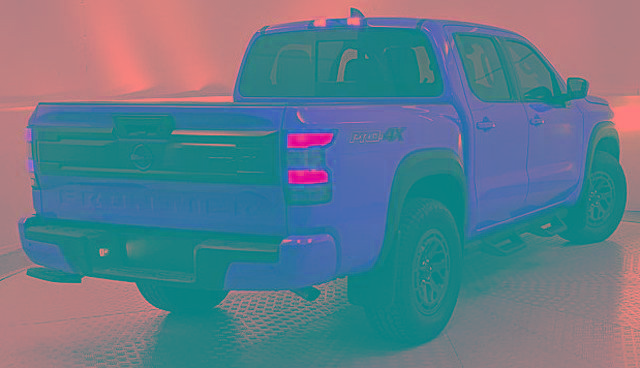 Used 2025 Nissan Frontier PRO-4X image 4