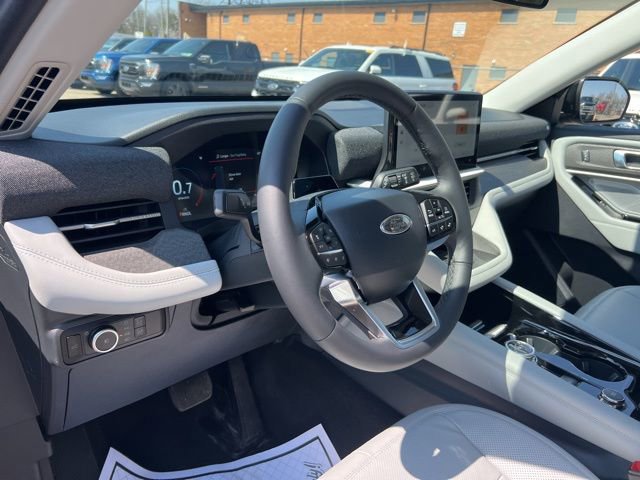 Certified 2025 Ford Explorer Platinum w/ LUX Leather Package AWD/4WD image 8