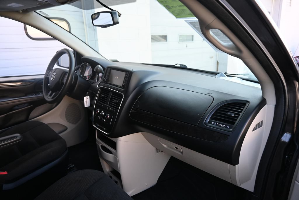Used 2018 Dodge Grand Caravan SE w/ UConnect Hands-Free Group FWD image 20