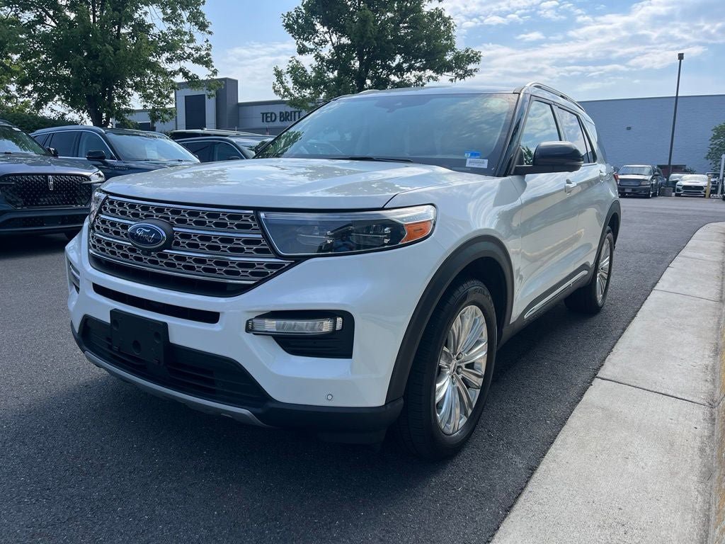 Certified 2021 Ford Explorer Limited w/ Hybrid Equipment Group 310A AWD/4WD image 3