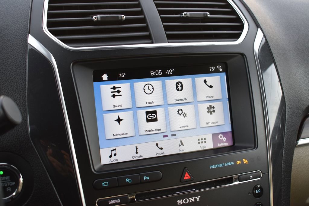 Certified 2018 Ford Explorer Limited w/ Equipment Group 301A image 11