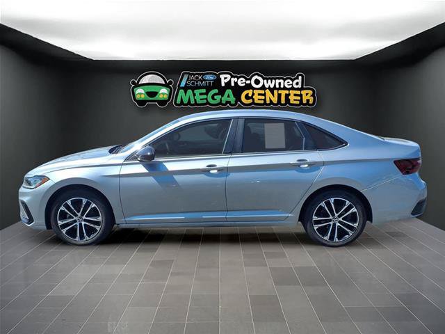 Used 2025 Volkswagen Jetta Sport FWD image 3