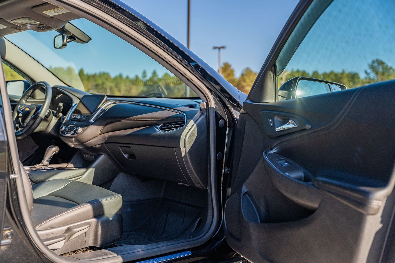 Used 2019 Chevrolet Malibu LT w/ Leather Package image 13