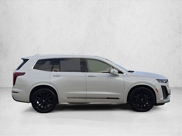 Used 2022 Cadillac XT6 Premium Luxury w/ LPO, ONYX Package FWD image 4