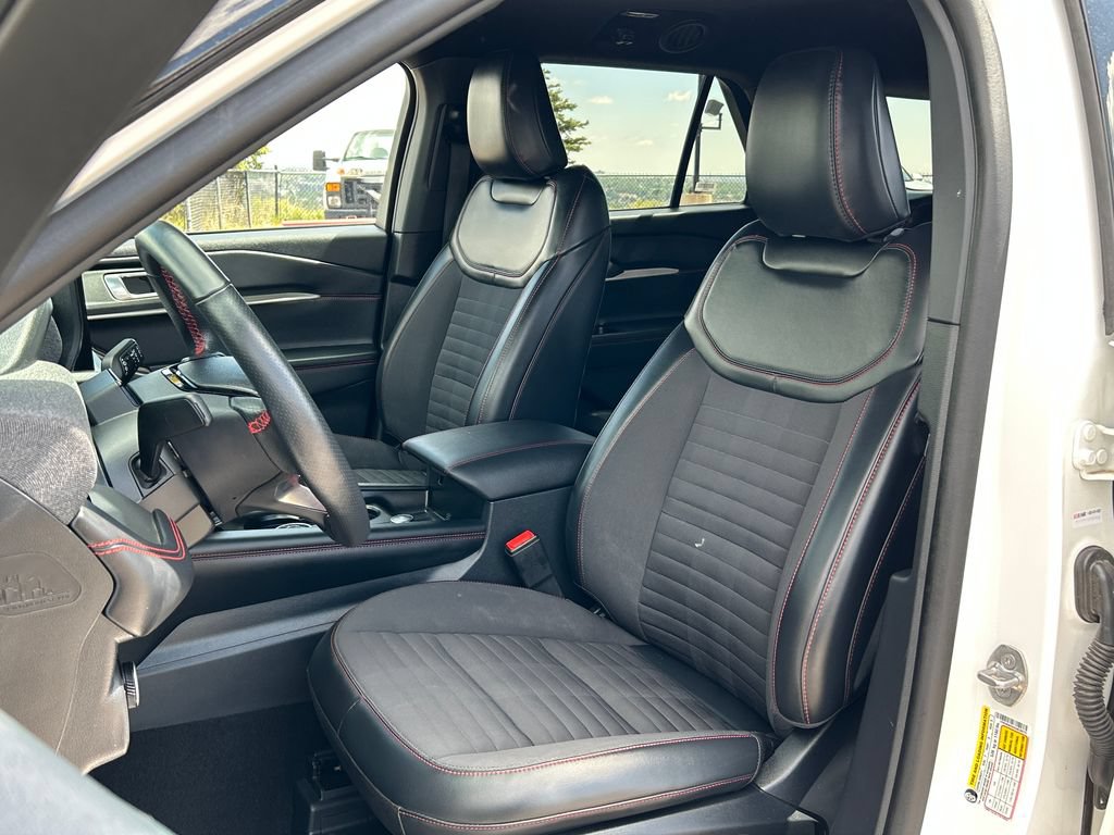 Certified 2025 Ford Explorer ST-Line w/ ST-Line Street Pack AWD/4WD image 17