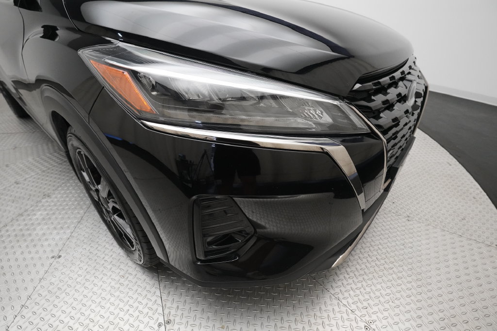 Used 2023 Nissan Kicks SR FWD image 22