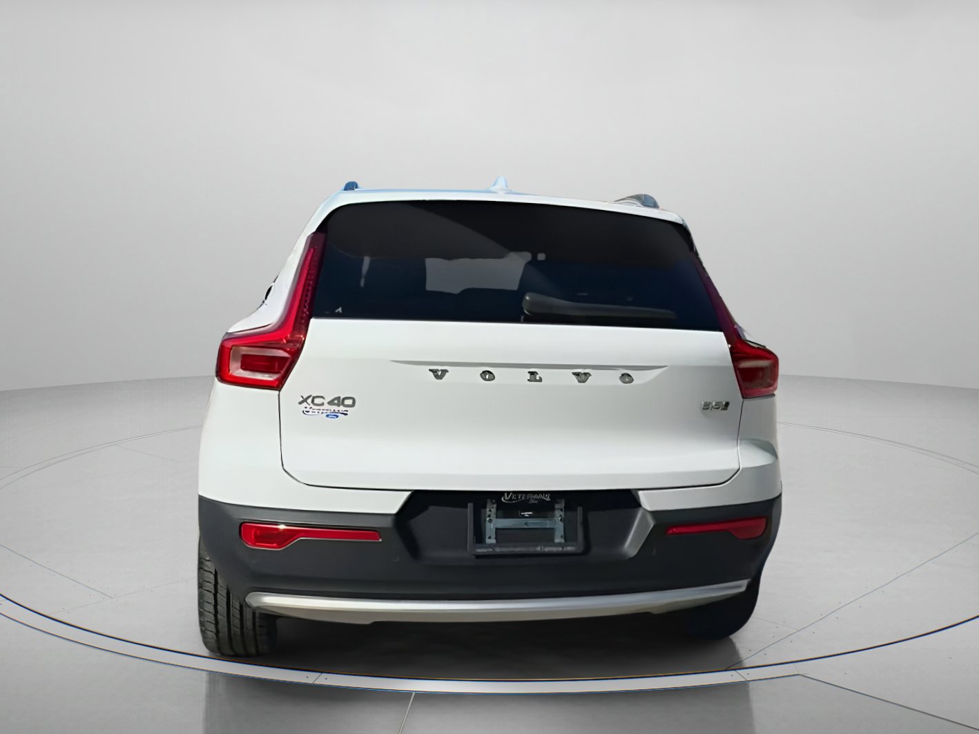 Used 2023 Volvo XC40 B5 Plus image 17