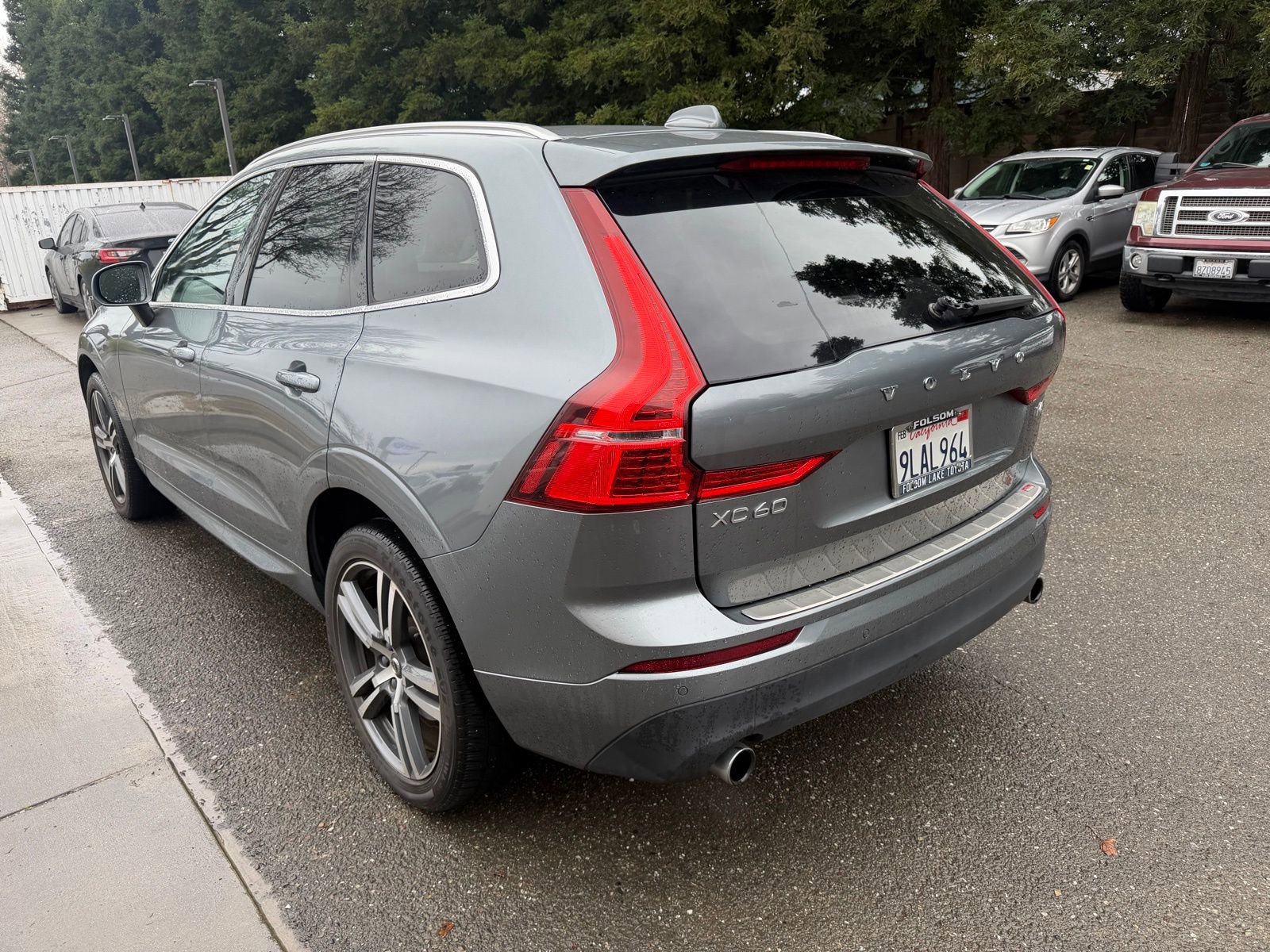 Used 2021 Volvo XC60 T6 Momentum image 3
