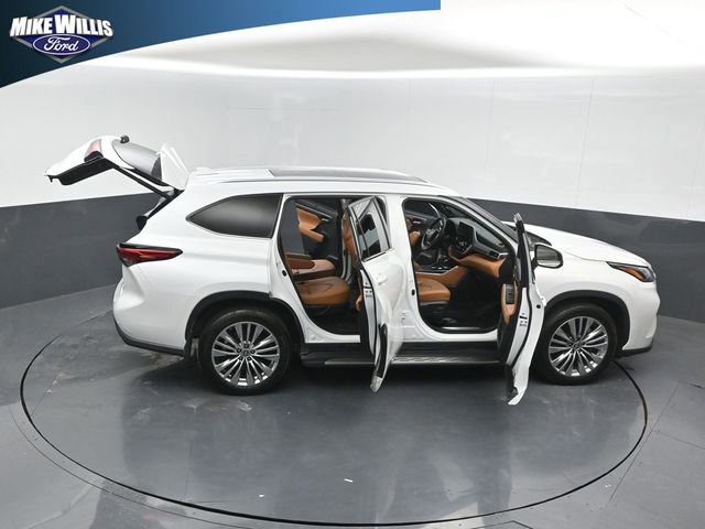 Used 2023 Toyota Highlander Platinum FWD image 22