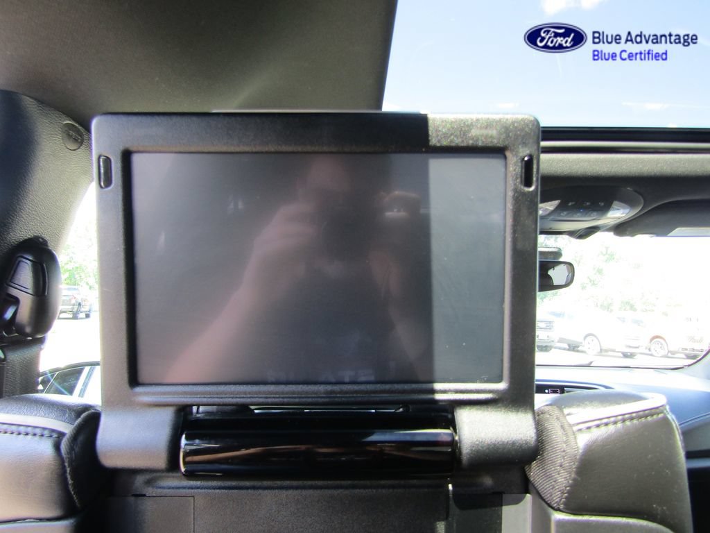 Used 2022 Chrysler Pacifica Limited w/ Uconnect Theater Family Group FWD image 5