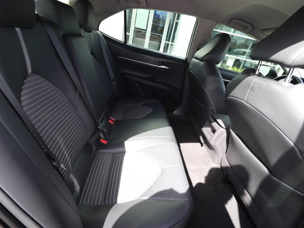 Used 2020 Toyota Camry SE FWD image 22
