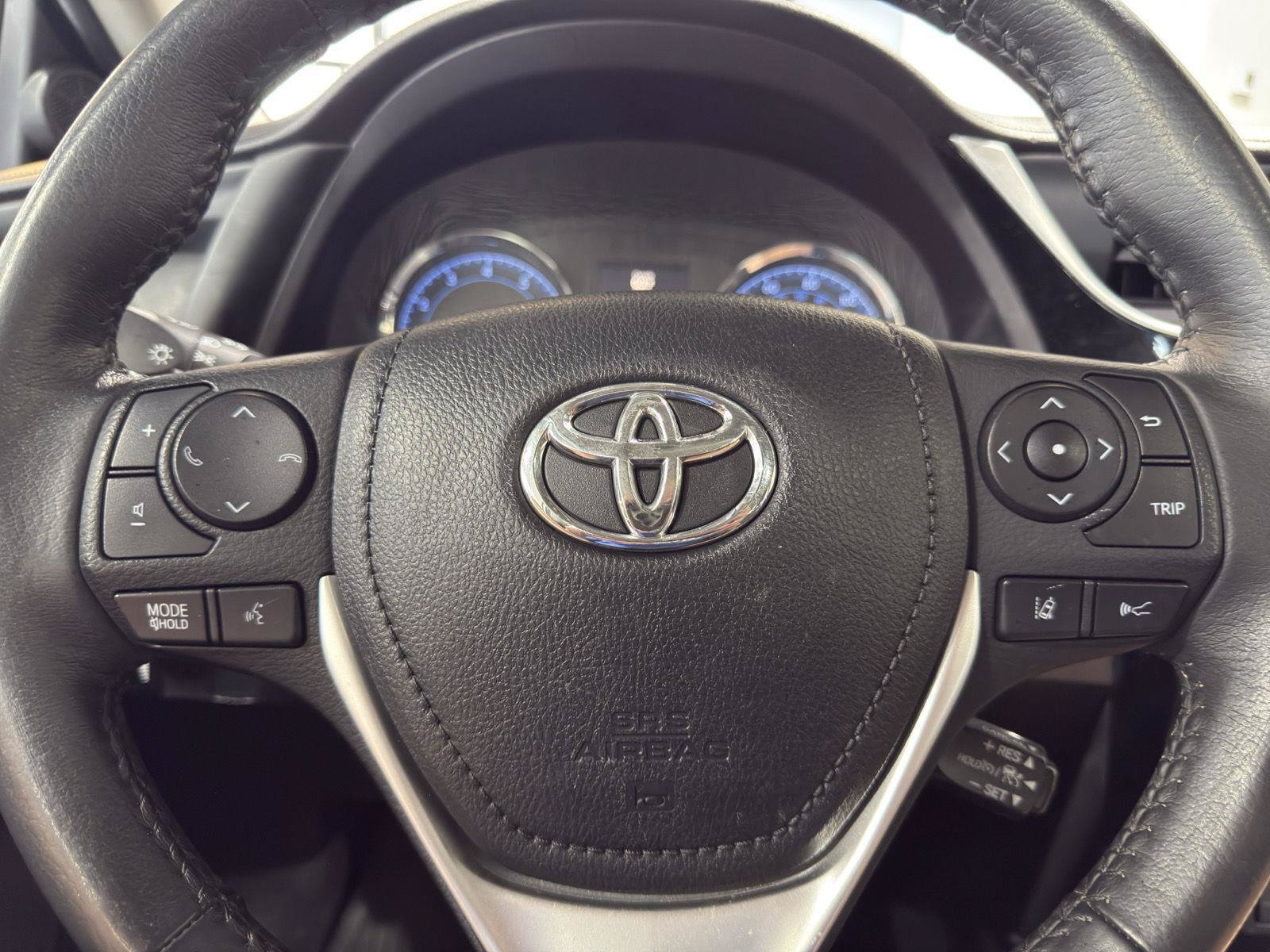 Used 2017 Toyota Corolla XSE w/ Carpet Mat Package (TMS) FWD image 12