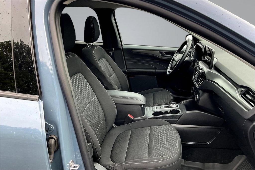 Certified 2025 Ford Escape Active w/ Cold Weather Package FWD image 29