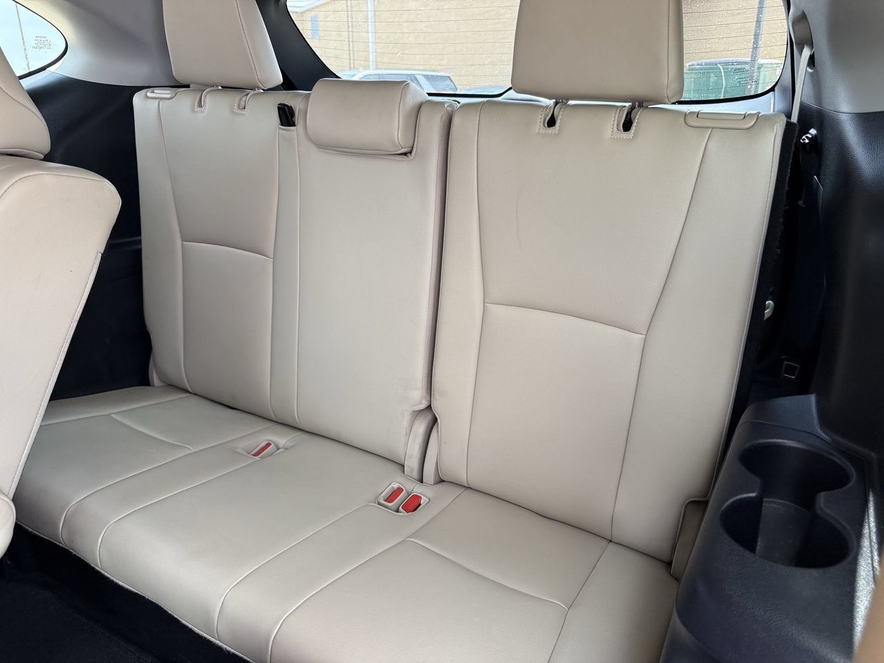 Used 2022 Toyota Highlander XLE FWD image 28