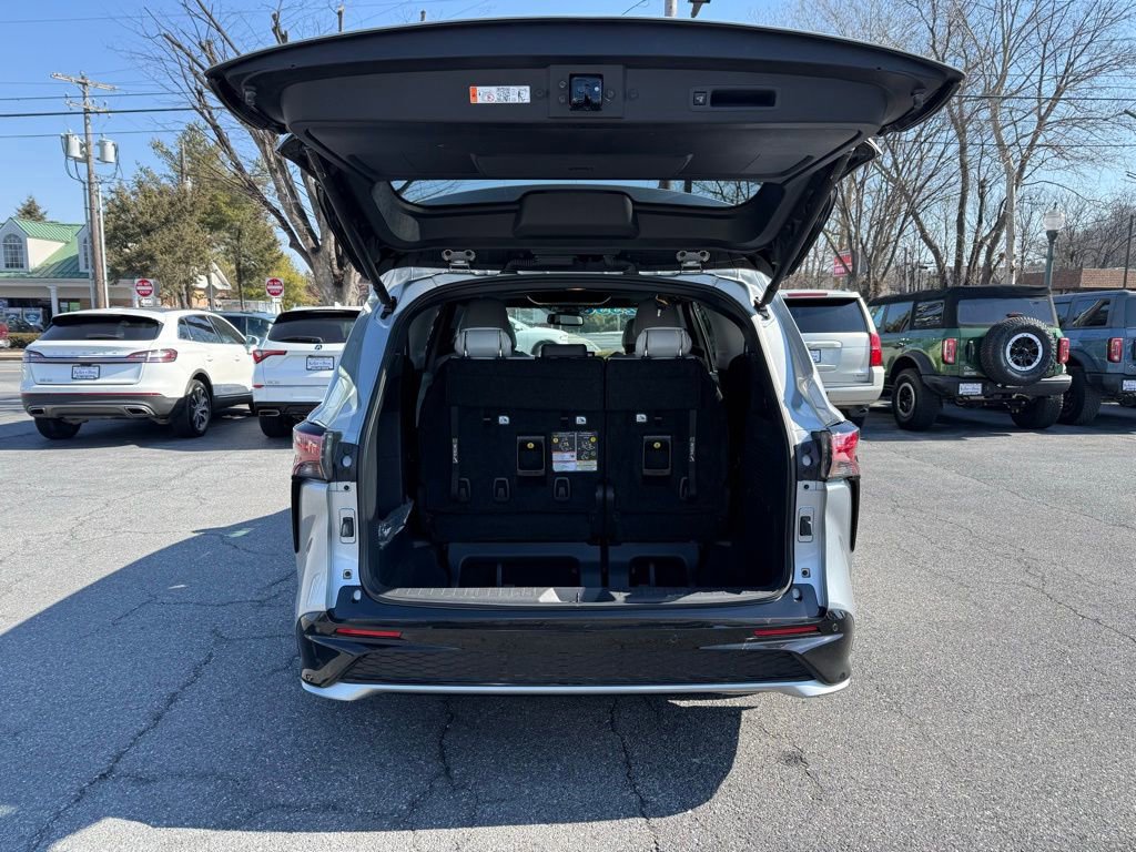Used 2025 Toyota Sienna XSE w/ XSE Plus Package image 33