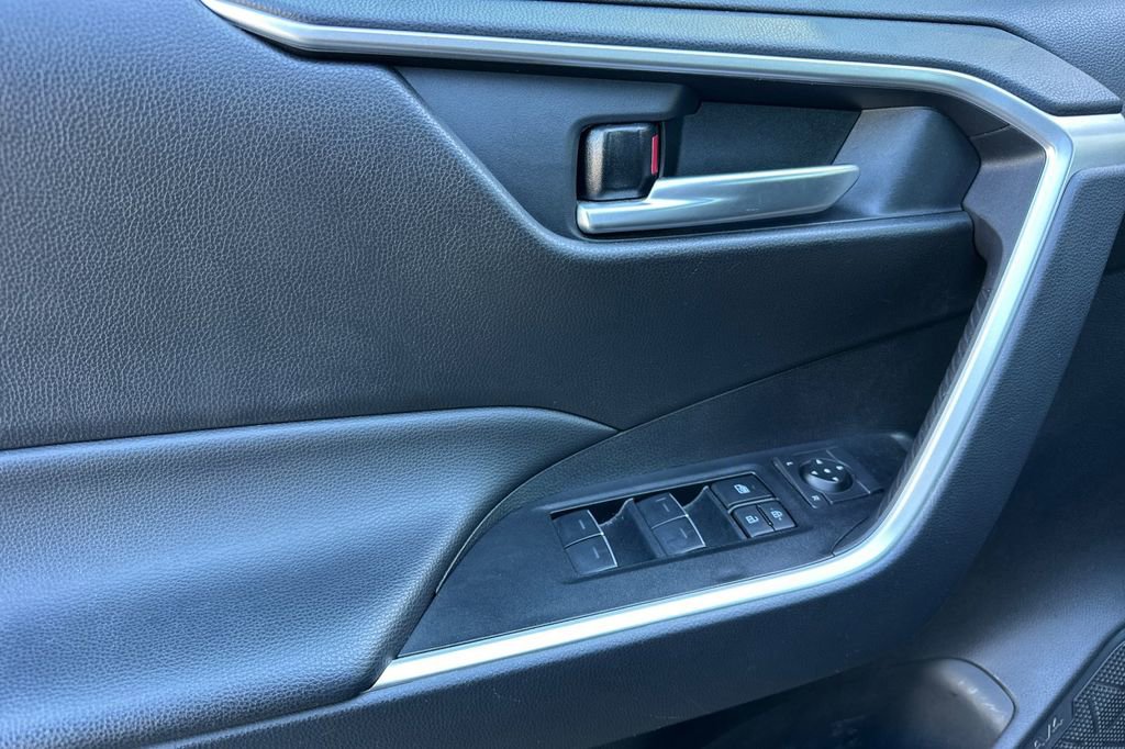 Used 2025 Toyota RAV4 XLE image 10