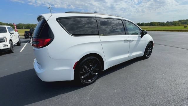 Used 2025 Chrysler Pacifica Limited FWD image 8