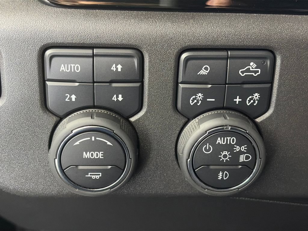 Used 2023 Chevrolet Silverado 1500 ZR2 w/ Technology Package AWD/4WD image 24