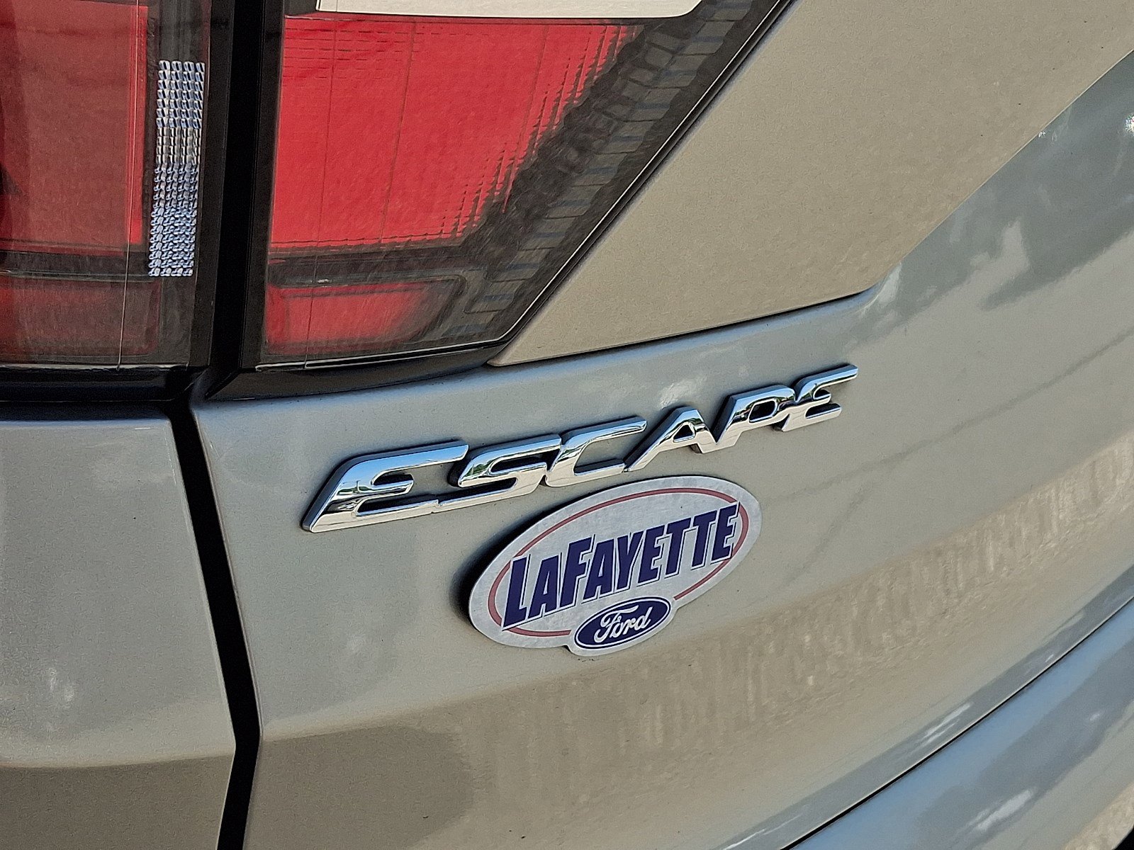 Certified 2018 Ford Escape SE w/ SE Sync 3 Package FWD image 30