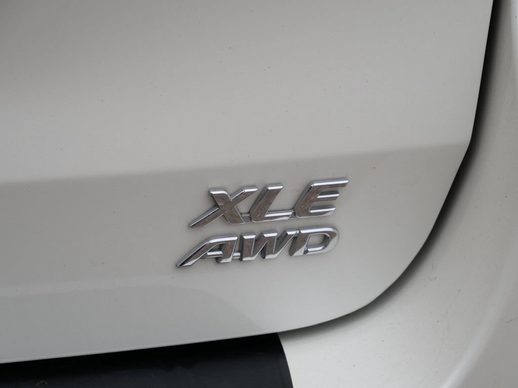 Used 2018 Toyota Sienna XLE w/ XLE Navigation Package AWD/4WD image 8