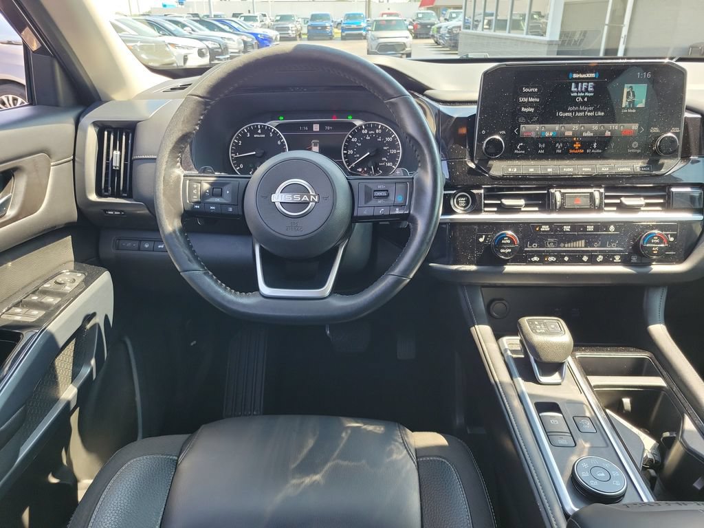 Used 2022 Nissan Pathfinder SL AWD/4WD image 12