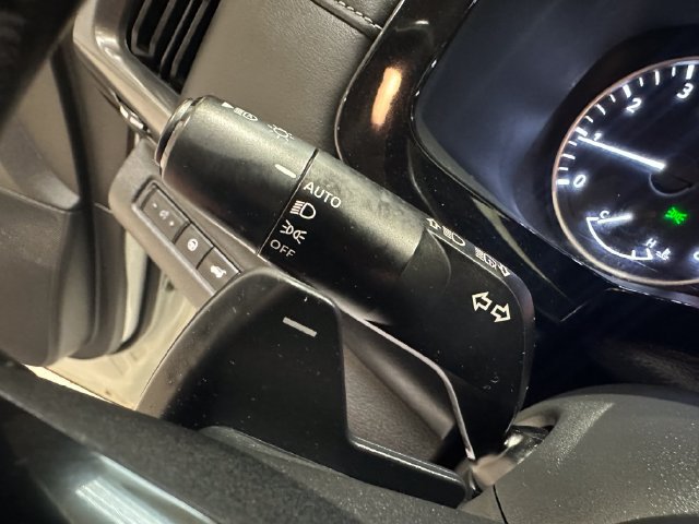 Used 2023 Nissan Pathfinder SL AWD/4WD image 17