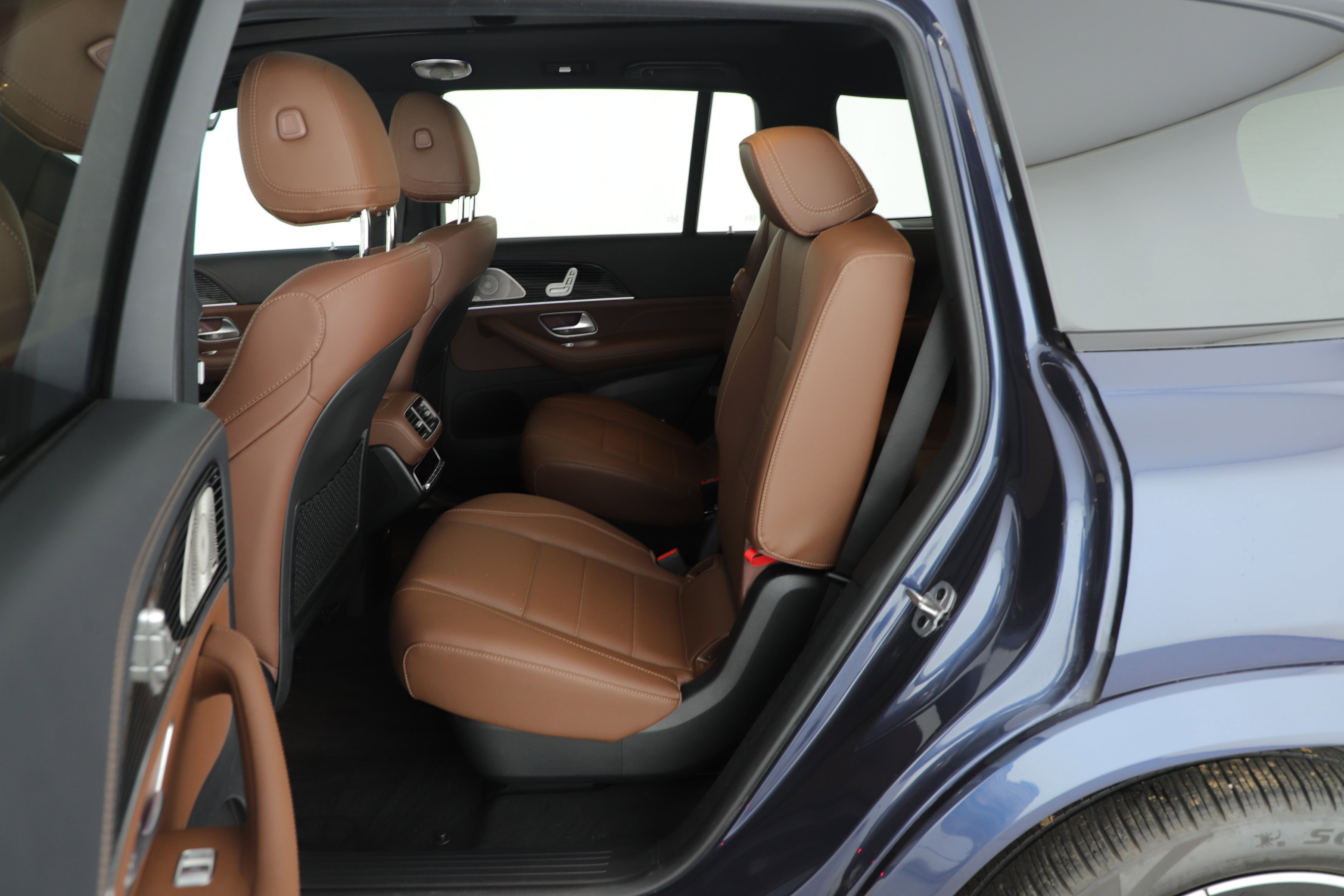 Used 2024 Mercedes-Benz GLS 450 4MATIC image 10