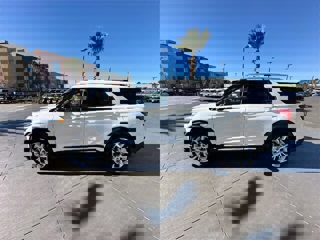 Certified 2022 Ford Explorer Platinum w/ Technology Package image 2