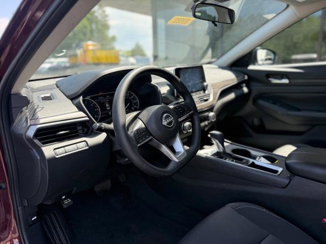 Used 2025 Nissan Altima 2.5 SV FWD image 6
