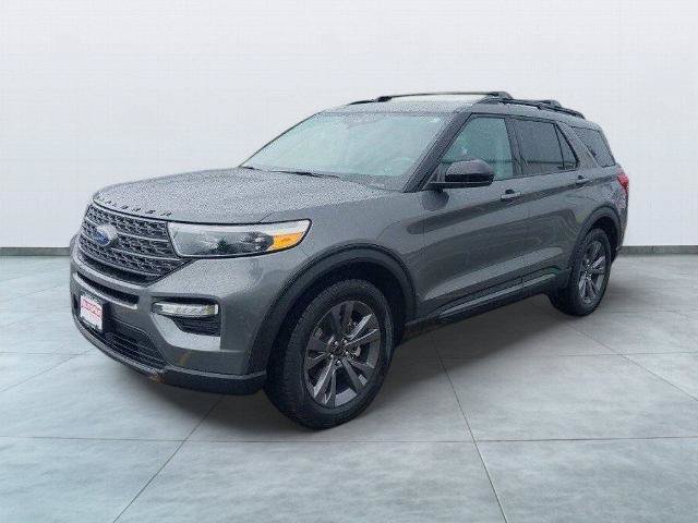 Certified 2023 Ford Explorer XLT w/ Equipment Group 202A AWD/4WD image 3