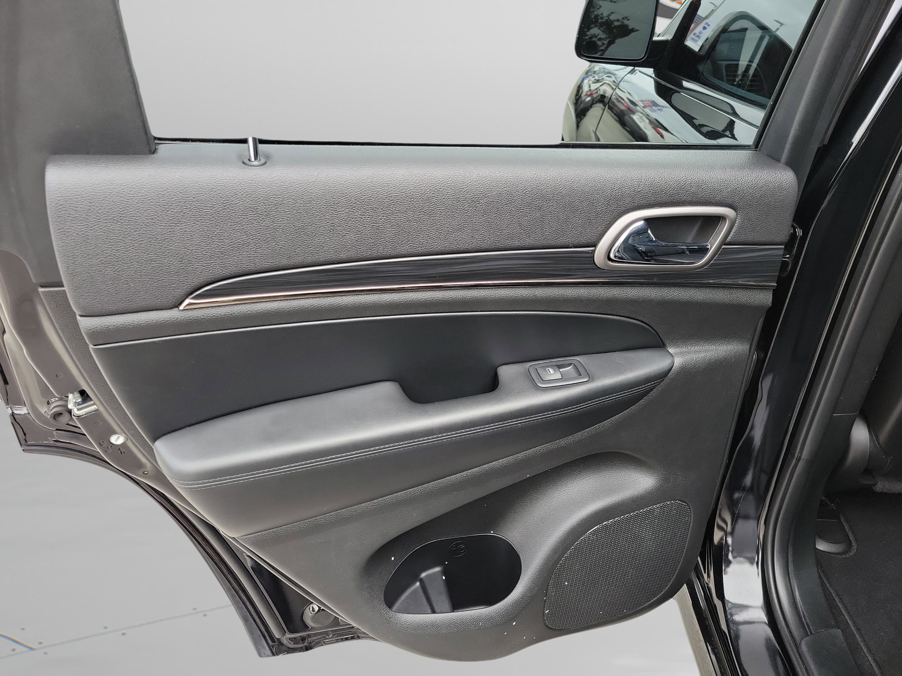 Used 2020 Jeep Grand Cherokee Limited X image 24