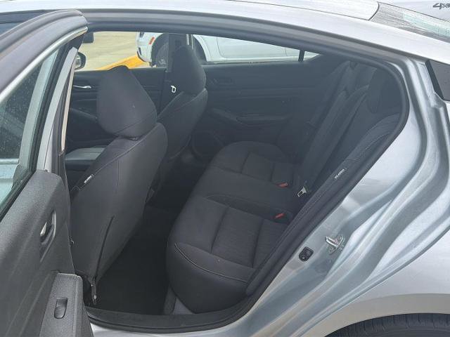 Used 2024 Nissan Altima 2.5 SV FWD image 6