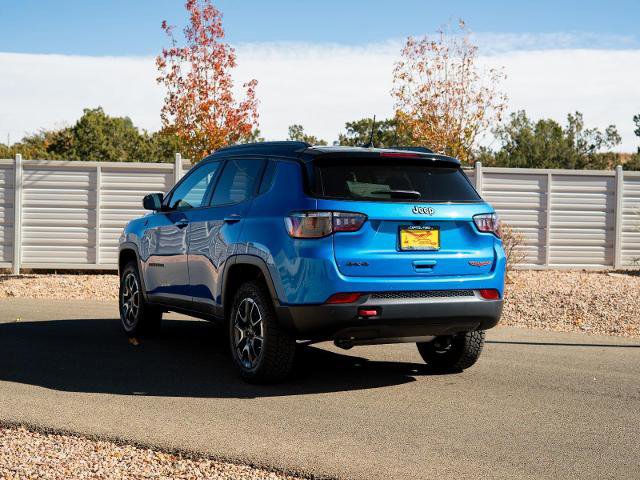 Used 2025 Jeep Compass Trailhawk image 4