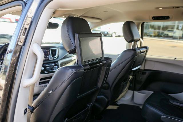 Used 2018 Chrysler Pacifica Touring-L Plus w/ Tire & Wheel Group image 23