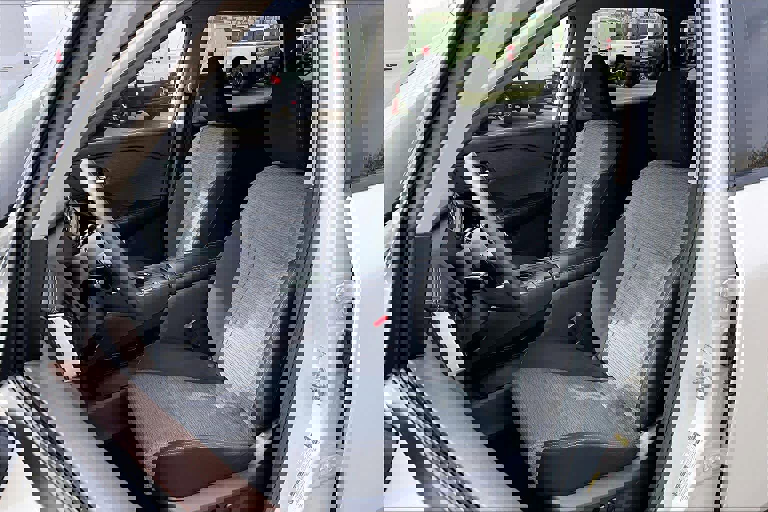 Used 2023 Nissan Rogue SV image 10