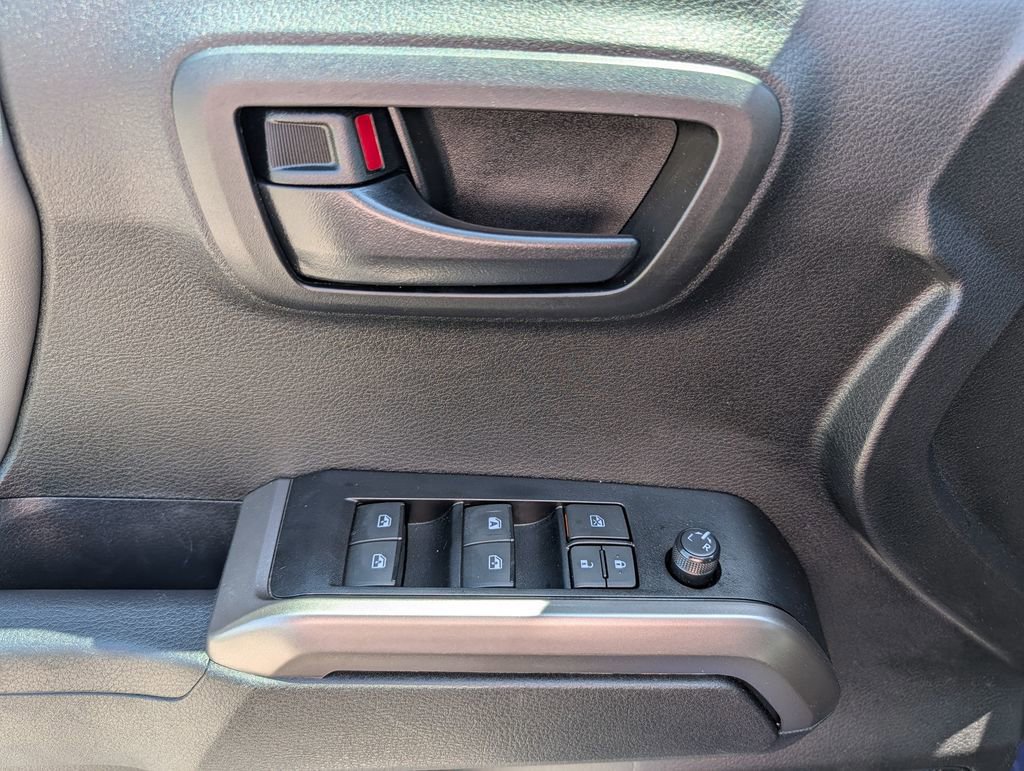 Used 2022 Toyota Tacoma SR5 AWD/4WD image 21