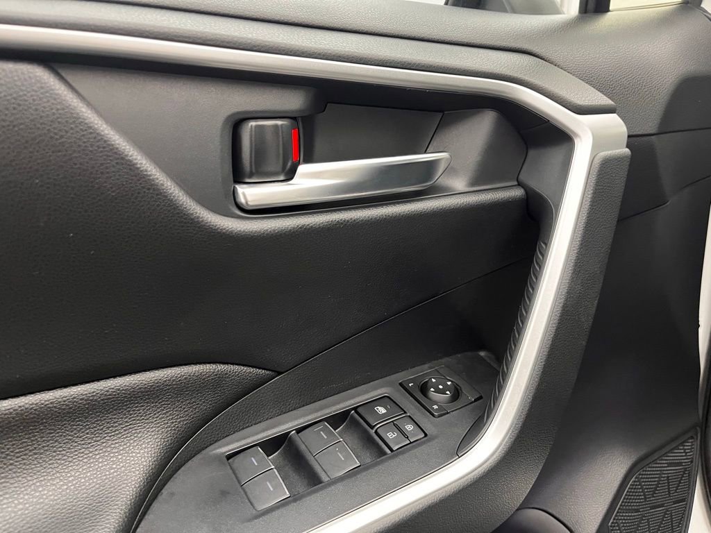 Used 2023 Toyota RAV4 SE w/ Weather & Moonroof Package image 19
