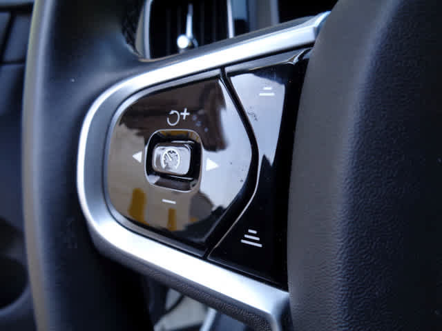 Used 2022 Volvo XC60 B5 R-Design AWD/4WD image 14