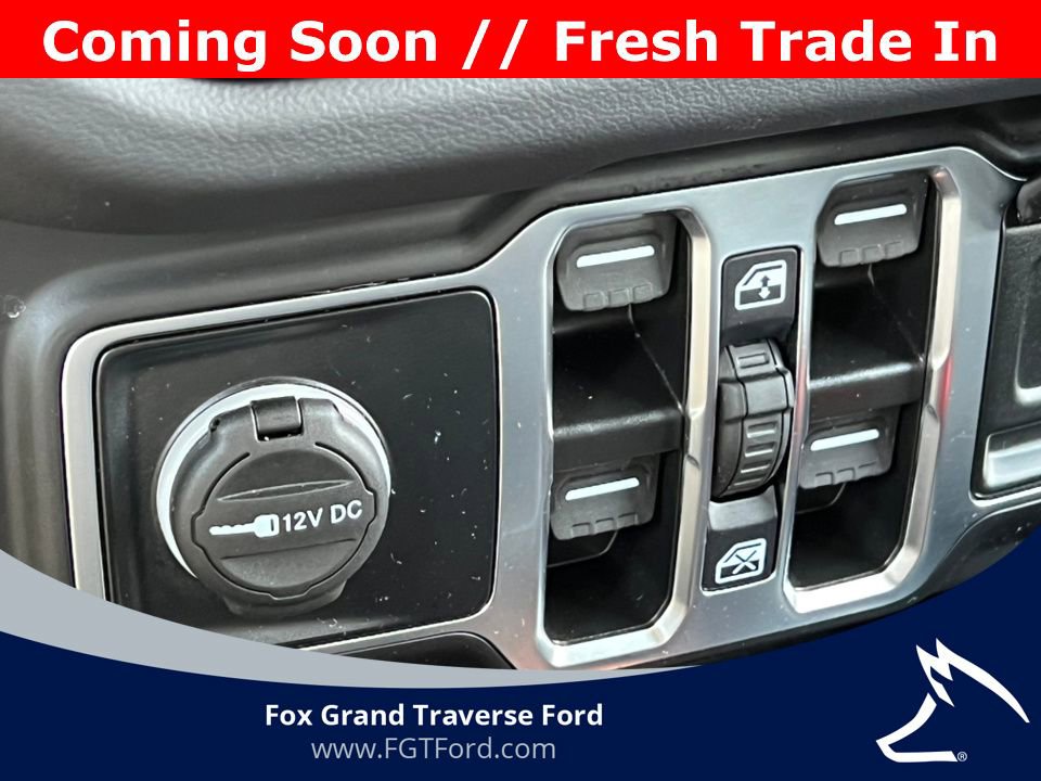 Used 2025 Jeep Wrangler Unlimited Sahara AWD/4WD image 24