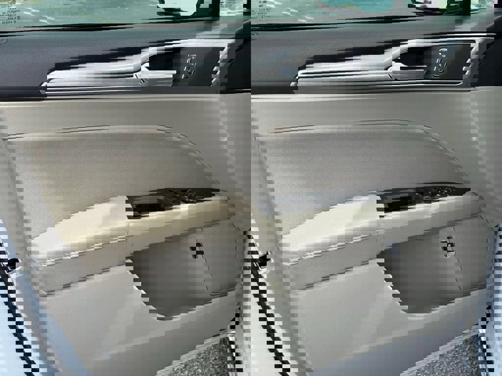 Certified 2020 Ford Fusion SE image 15