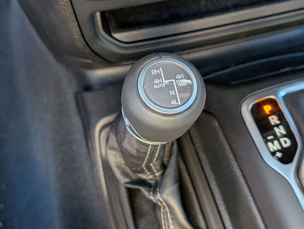 Used 2024 Jeep Wrangler Unlimited Sahara image 33