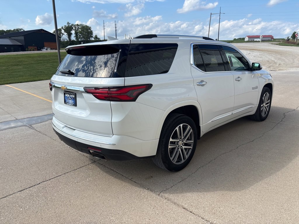 Used 2023 Chevrolet Traverse High Country FWD image 4