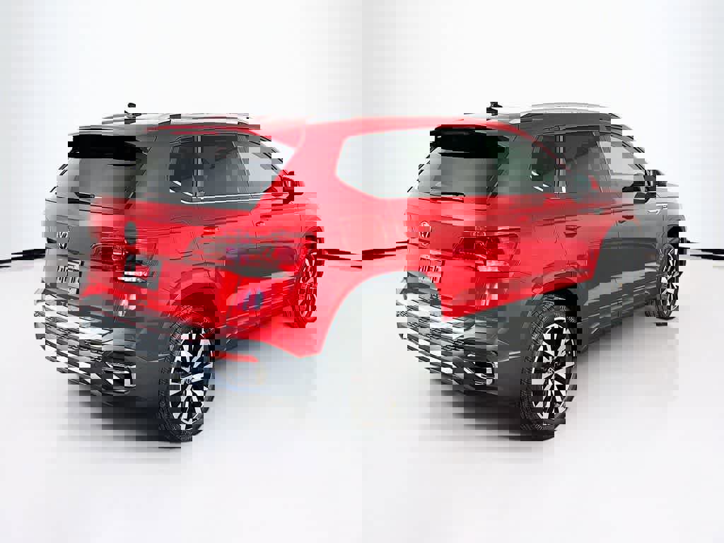 Used 2023 Volkswagen Taos SE w/ Panoramic Sunroof Package image 5