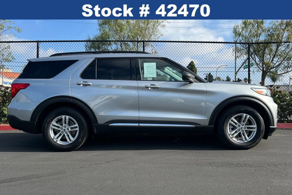Certified 2022 Ford Explorer XLT w/ Equipment Group 202A image 3